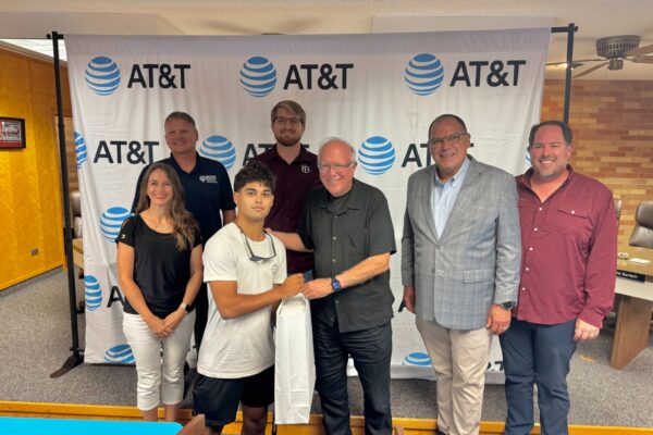 Flour Bluff ISD Students Receive Laptops Thanks to AT&T, Chairman Todd Hunter, and the Hornet Legacy Foundation (2)